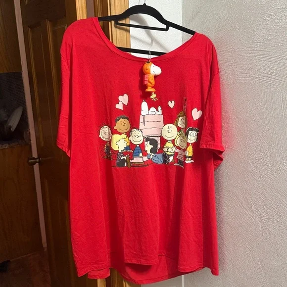 5X Snoopy peanuts + the gang t-shirt+Snoopy keychain+ Labatt’s blue cap 🧢 - Picture 3 of 14